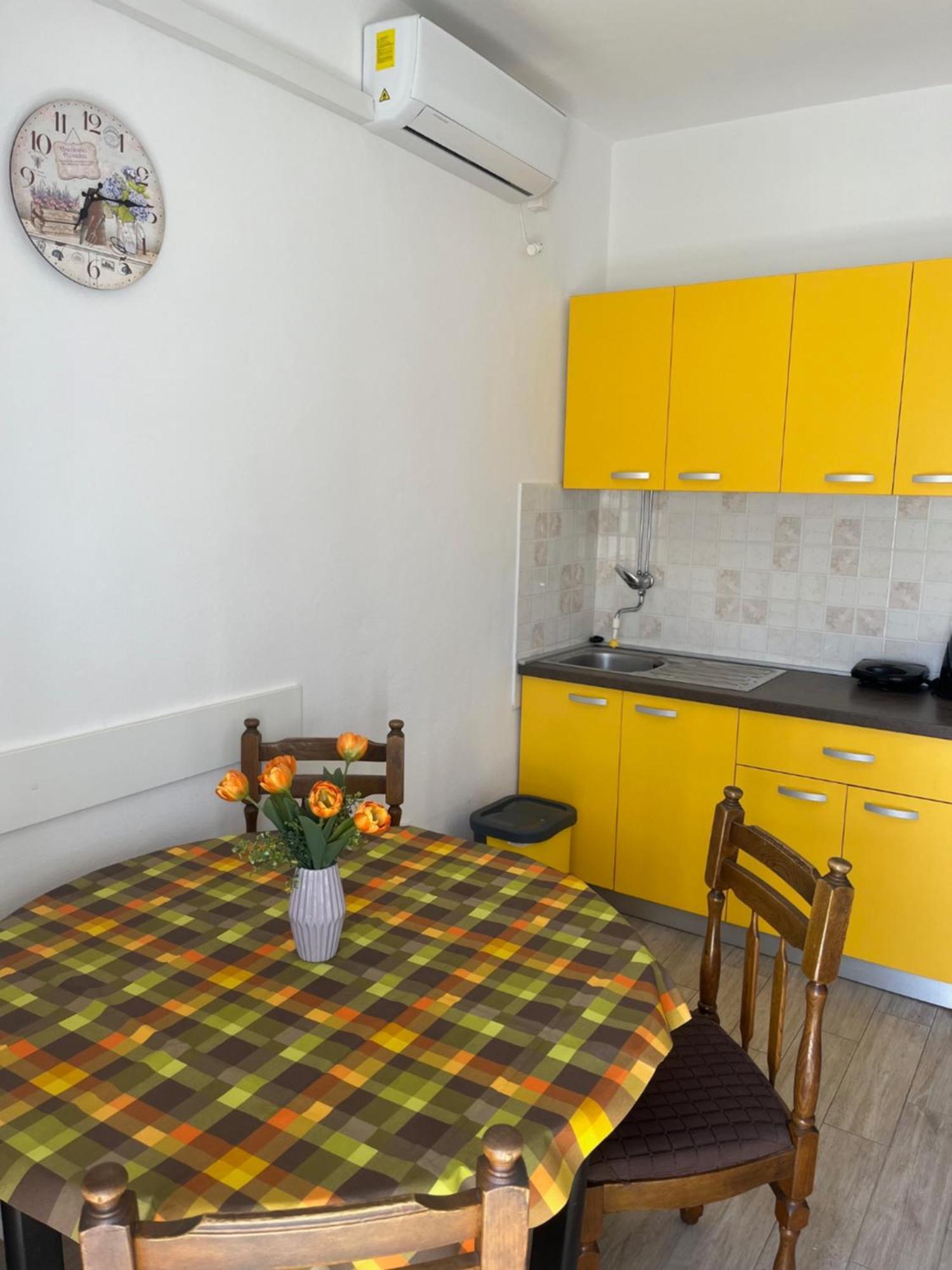 Apartmani Mila Pag Town Exterior photo