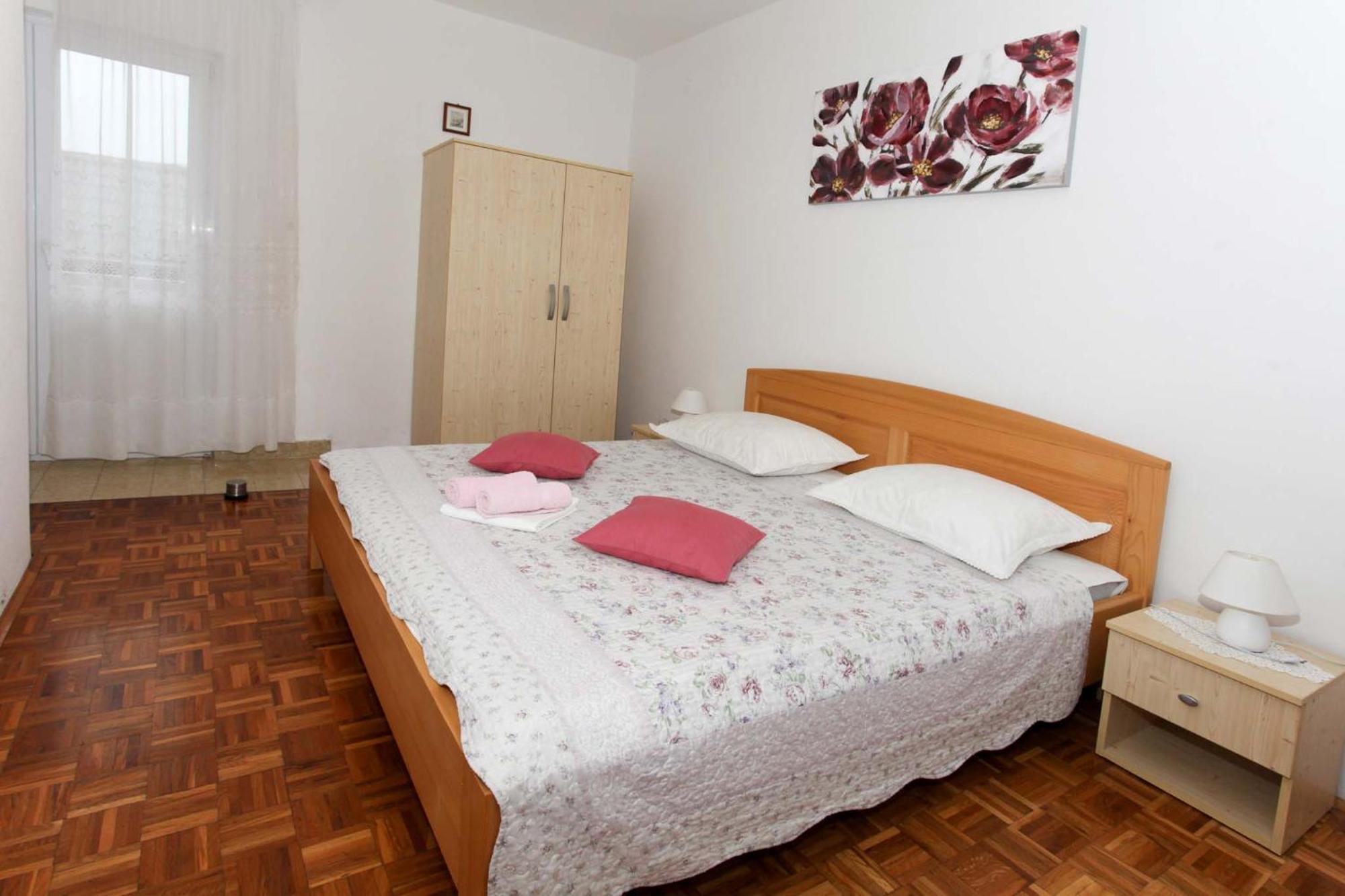 Apartmani Mila Pag Town Exterior photo