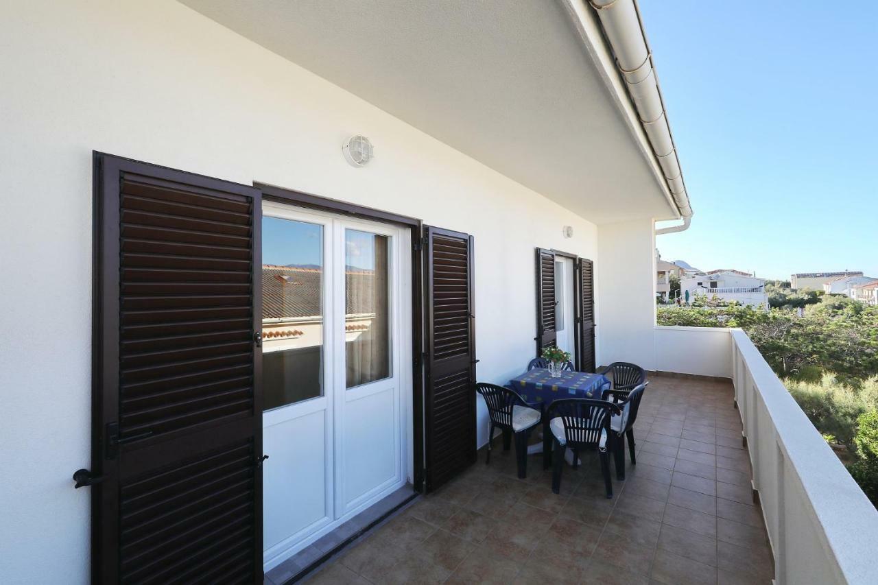 Apartmani Mila Pag Town Exterior photo