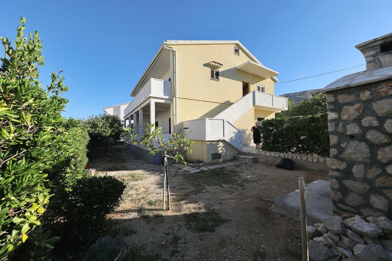 Apartmani Mila Pag Town Exterior photo