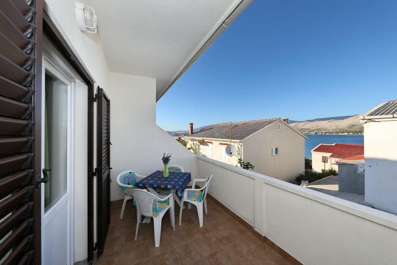 Apartmani Mila Pag Town Exterior photo