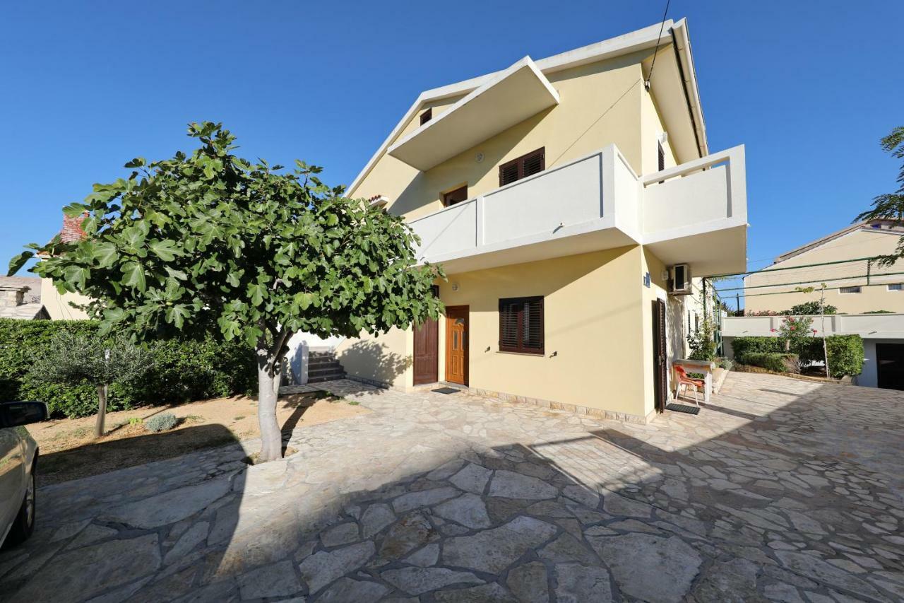 Apartmani Mila Pag Town Exterior photo