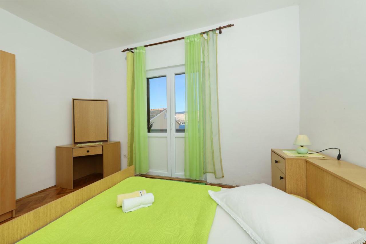 Apartmani Mila Pag Town Exterior photo