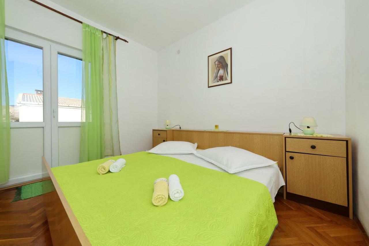 Apartmani Mila Pag Town Exterior photo