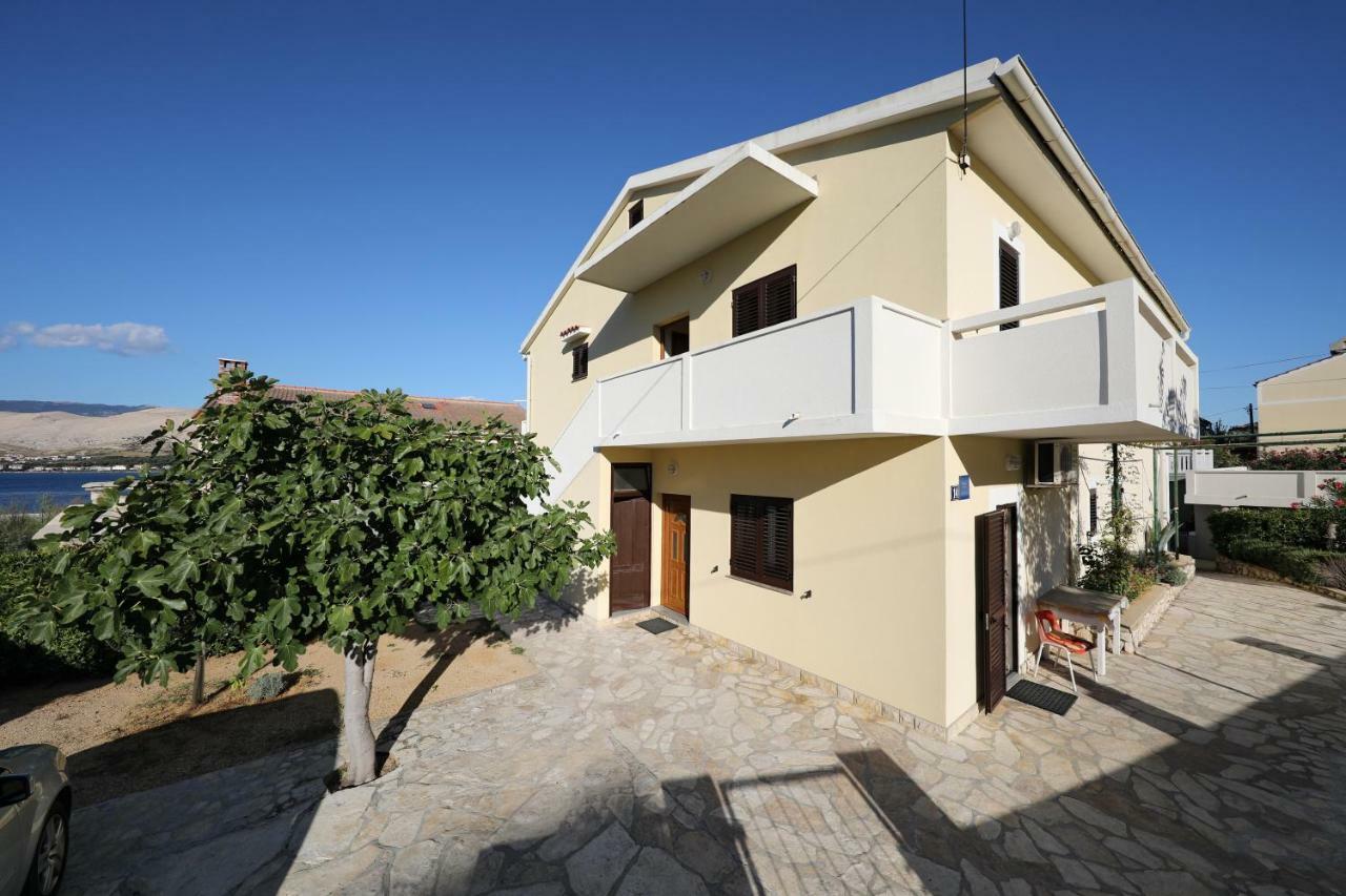 Apartmani Mila Pag Town Exterior photo